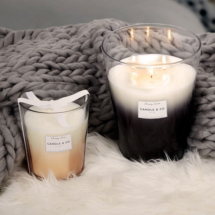 Home Deco Factory Vela Perfumada Beige Orquídea Blanca en Vaso Vidrio Cera Parafina 5 Mechas Algodón Diámetro 18 cm Altura 23 cm