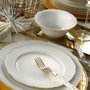 Hermia BNILY24Y2520 Vajilla de 24 Piezas en Porcelana Blanca y Dorada, Apta para Lavavajillas y Microondas, Elegante y Sofisticada