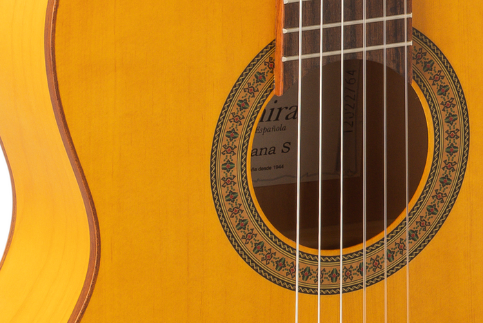 Guitarra Clásica Admira Triana Serie Flamenco Electrificada Satinada Os1