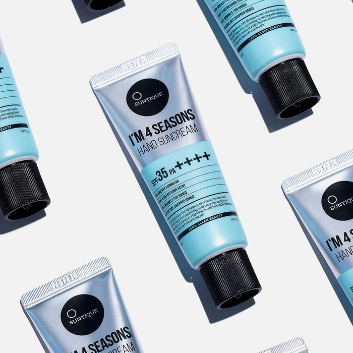 Suntique Protector Solar Manos I'm 4 Seasons SPF35 50 ml - Crema hidratante con Niacinamida y Adenosina, sin marcas blancas, para todas las estaciones Suntique Protector Solar Manos I'm 4 Seasons SPF35 50 ml - Crema hidratante con Niacinamida y Adenosina, sin marcas blancas, para todas las estaciones