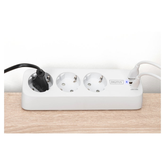Digitus DA-70626 Regleta de sobremesa con 3 tomas y 3 USB, Blanco