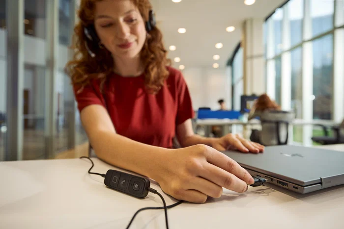 Auriculares Poly C01C6A6#AC3