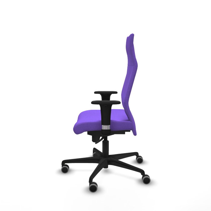Sillón Albacete con mecanismo Sincro tapizada con Tela color Lila. Equipado con Base nailon negra, Brazos 1D y Ruedas 65 mm parqué