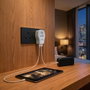 Simon Adaptador de viaje universal Reino Unido USB-A + 2 USB-C Carga rápida 20 W