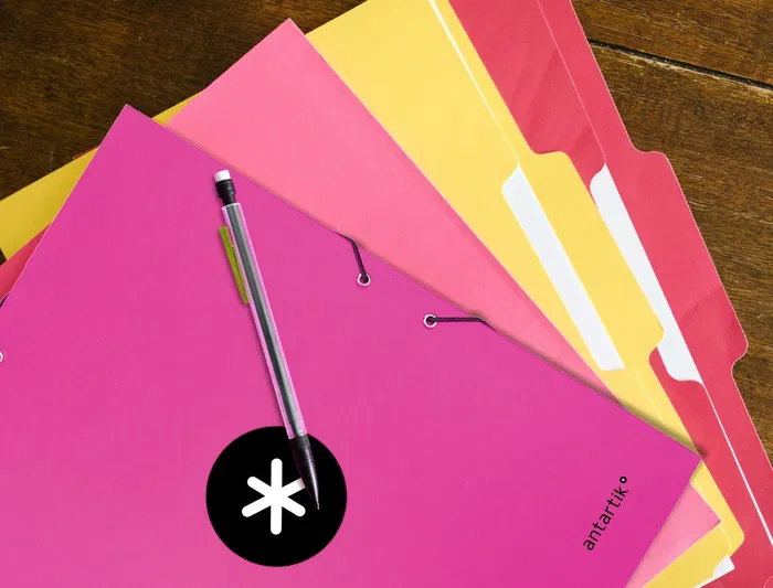 Antartik Carpeta de Gomas Tres Solapas Cartón Forrado A4 Rosa