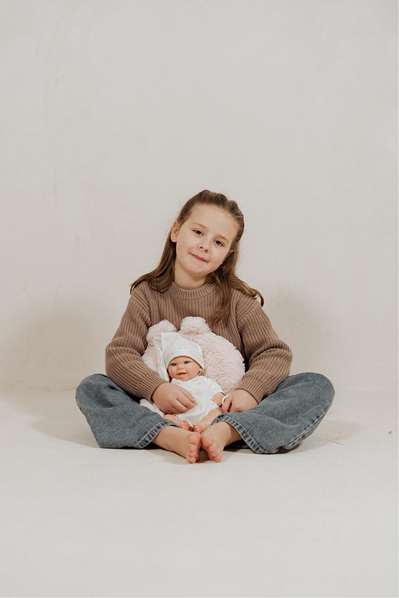 Muñecas Arias Muñeca Reborn Mabel Rosa 35 cm con Saco y Portabebé - Juguete para Niñas