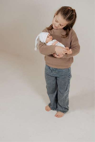 Muñecas Arias Muñeca Reborn Mabel Rosa 35 cm con Saco y Portabebé - Juguete para Niñas