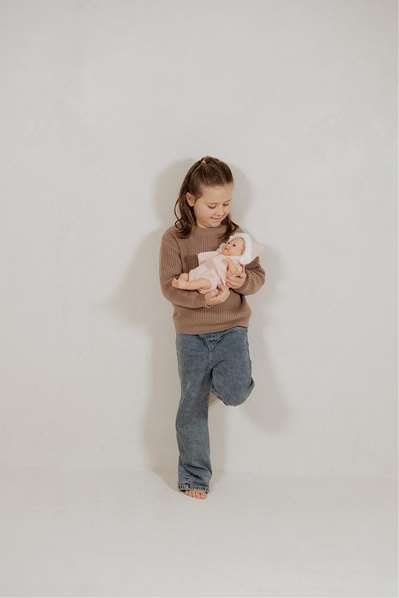 Muñecas Arias Muñeca Reborn Mabel Rosa 35 cm con Saco y Portabebé - Juguete para Niñas