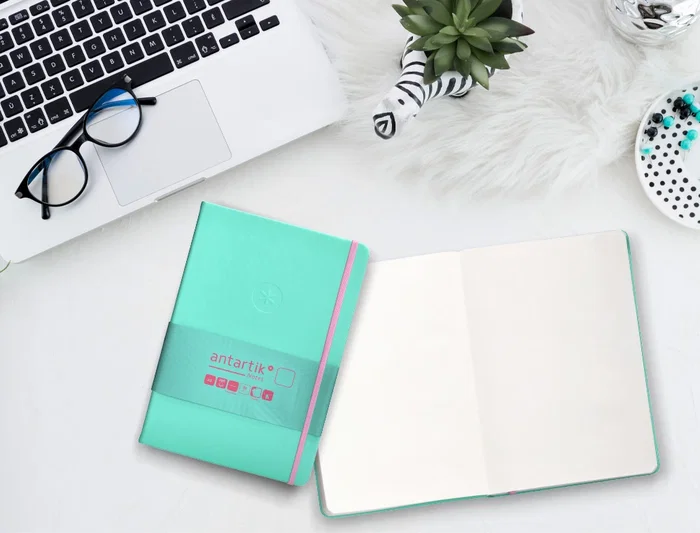 Antartik Cuaderno A5 Tapa Dura Hojas Lisas Rosa y Turquesa, 100 Hojas 80 gr FSC Colección Antartik Notes