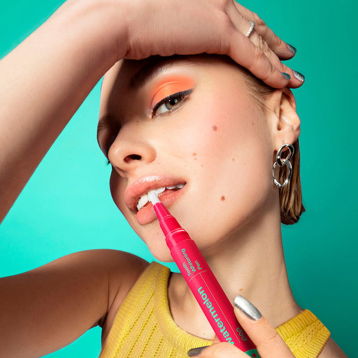Pop. Lápiz Blanqueador Dental Sabor Sandía con Tecnología PAP, Elimina Manchas de Café y Té, 8 Tonos Más Claros, Portátil, 4 ml