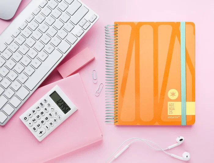 Agenda Espiral Antartik Bold A5+ 2025 Dia Pagina Colores Azul Y Melocoton Surtidos Papel 80 gr 8 unidades