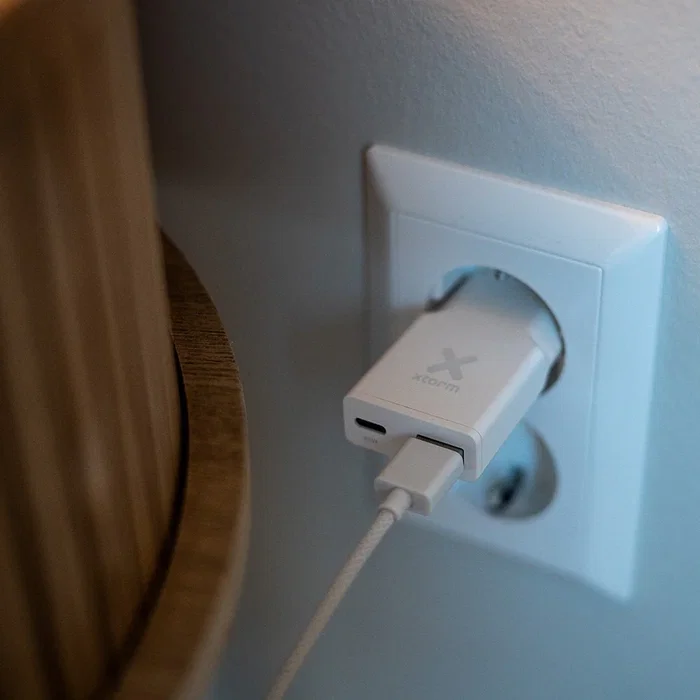 Xtorm XG2SL025 Cargador de Pared Blanco, Carga Rápida Quick Charge 3.0 y PD 33W, 2 Puertos (USB-C + USB-A), para Smartphone, Tablet y Reloj Inteligente
