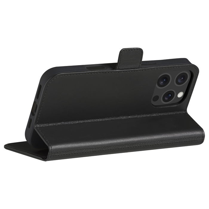 dbramante1928 COPENHAGEN_3 Funda Folio de Cuero Negro para iPhone 16 ProMax con Soporte y 3 Bolsillos para Tarjetas dbramante1928 COPENHAGEN_3 Funda Folio de Cuero Negro para iPhone 16 ProMax con Soporte y 3 Bolsillos para Tarjetas