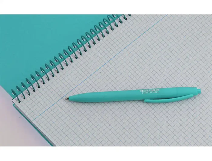 Antartik Cuaderno Espiral A4 Tapa Foam 80 Hojas 90gr Cuadrícula 4mm con Margen Color Verde Menta