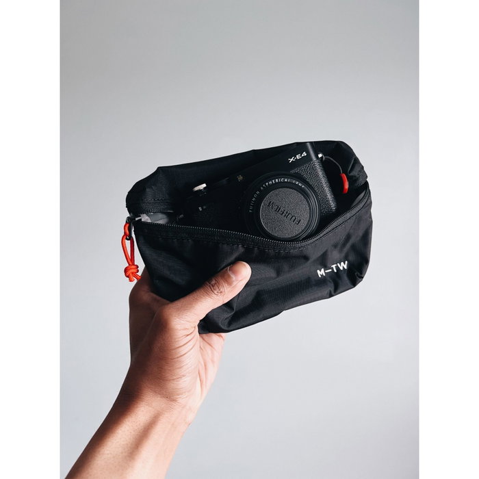 Moment Everything Mini Sling 1L Black Moment Everything Mini Sling 1L Black