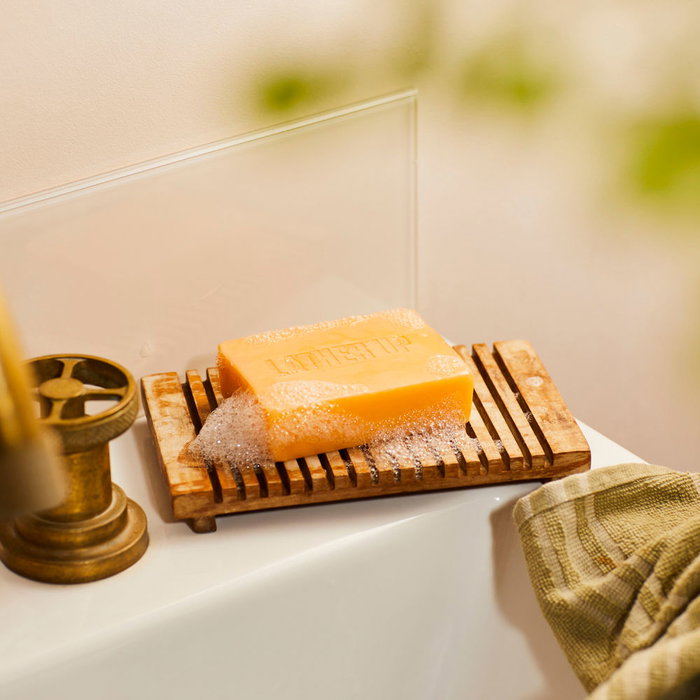 The Body Shop Satsuma - Jabón Sólido Limpiador para Rostro y Cuerpo 100g - 90% Ingredientes Naturales, Vegano, Refrescante, Para Todo Tipo de Piel