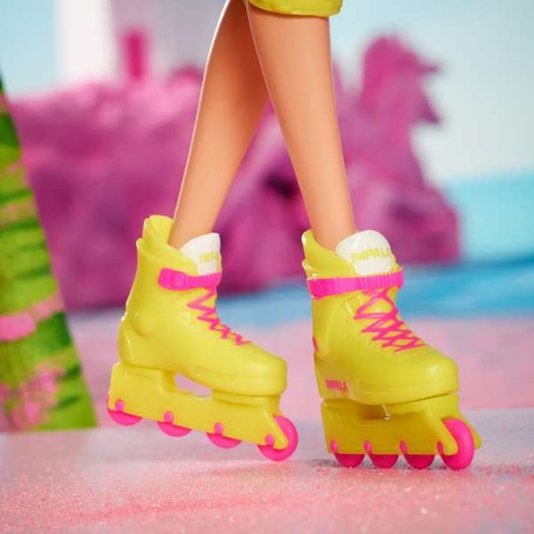 Muñeca Barbie Coleccion Look patinadora con ropa neón y patines.