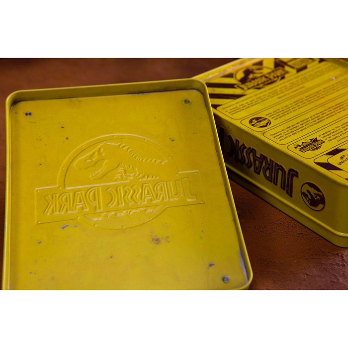 DOCTOR COLLECTOR Replica caja metal Jurassic Park Welcome Kit Standard - Kit coleccionista con 10 accesorios DOCTOR COLLECTOR Replica caja metal Jurassic Park Welcome Kit Standard - Kit coleccionista con 10 accesorios