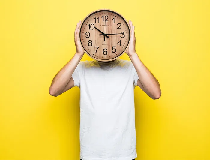 Q-connect Reloj de Pared Redondo Plástico 25.7 cm Movimiento Silencioso Madera Natural