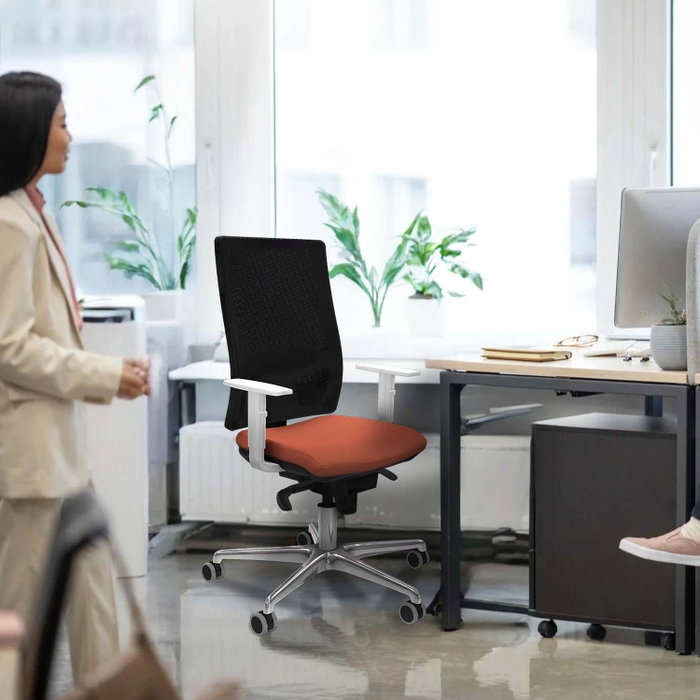 PIQUERAS Y CRESPO Silla de oficina Horna Verde oliva con reposabrazos blancos PIQUERAS Y CRESPO Silla de oficina Horna Verde oliva con reposabrazos blancos