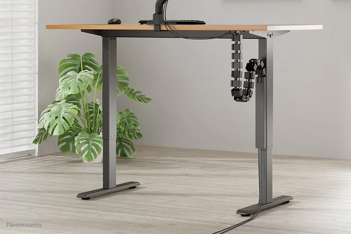 Neomounts ADS06-133BL Organizador de Cables para Escritorio, Guía con 27 Segmentos Flexibles y Cubierta Magnética, Negro, Acero