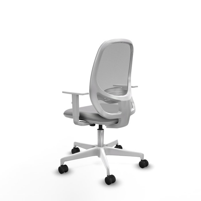 Silla de oficina Cilanco con mecanismo Sincro tapizada con Tela color Gris claro y malla color Gris. Equipada con lumbar 1D, Reposabrazos blancos y Ruedas 65mm nailon
