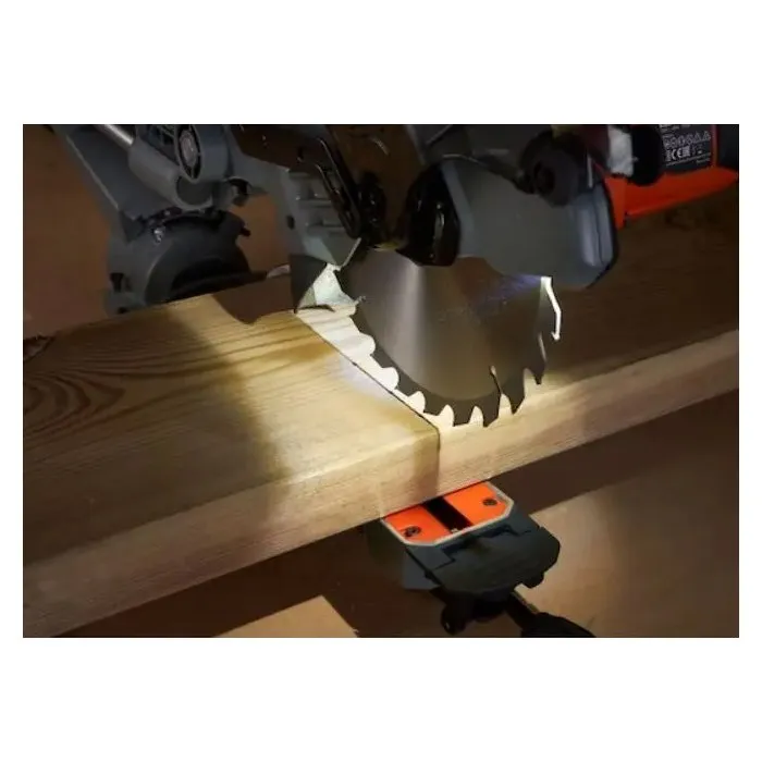 Black + Decker Sierra ingletadora de 1500 W y 216 mm Black + Decker Sierra ingletadora de 1500 W y 216 mm