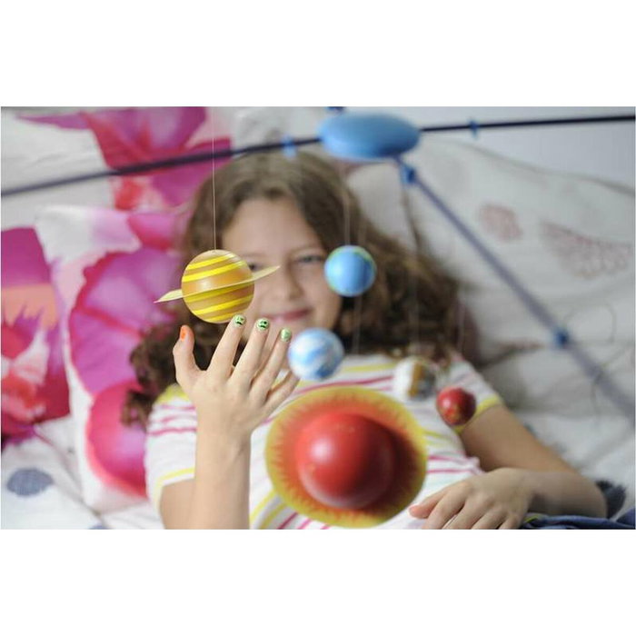Hape Móvil 3D Sistema Solar con Efecto Fluorescente con Kit de Pintura