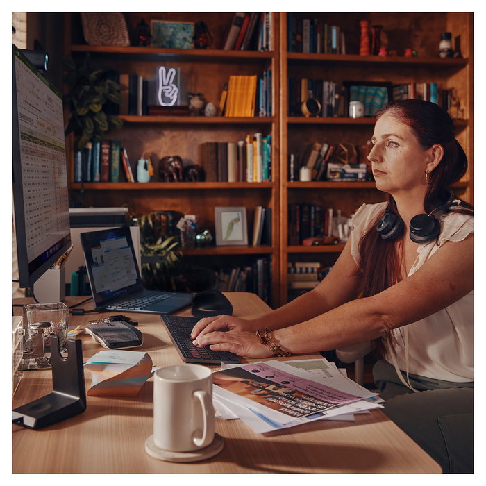 HP Poly Voyager Focus 2-M USB-C-C Auriculares con Cancelación de Ruido