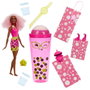 Barbie HTJ20 Muñeca Pop Reveal Té de Burbujas Frutos Rojos con Pelo Rosa y Cubitos Sorpresa de Ropa y Accesorios