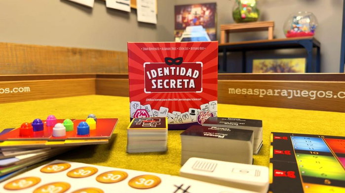 Tranjis games sl Juego de mesa identidad secreta mini