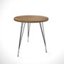 Hanah Home Mesa Auxiliar Caucasian Oak, Mesa Lateral Moderna con Patas de Metal, Tablero de Partículas Recubierto de Melamina, Color Roble Caucásico