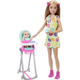 Barbie Muñeca Skipper Niñera Con Trona y Bebe HTK35 - Incluye Accesorios y Cambia de Cara con Agua