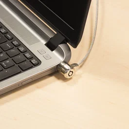 Ewent EW1242 Candado de Seguridad Kensington para Portátil - Cable Antirrobo 1.5m, Acero Inoxidable, Negro, con Llave