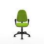Silla de oficina Algarra con mecanismo Contacto permanente básico tapizada con Similpiel color Pistacho. Equipada con Base poliamida negra, Brazos fijos y Ruedas autofrenantes
