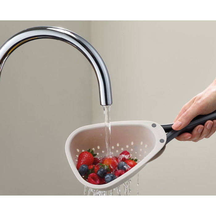 Joseph Joseph Droplet Mini Colador Blanco con Mango Plegable