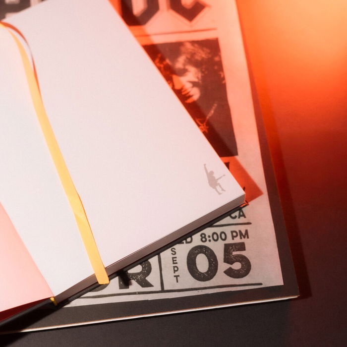 ERIK Cuaderno A5 Premium AC/DC Tapa Dura Laminada Mate, 96 Hojas Bullet, Bolsillo Interior y Cinta Marcapáginas