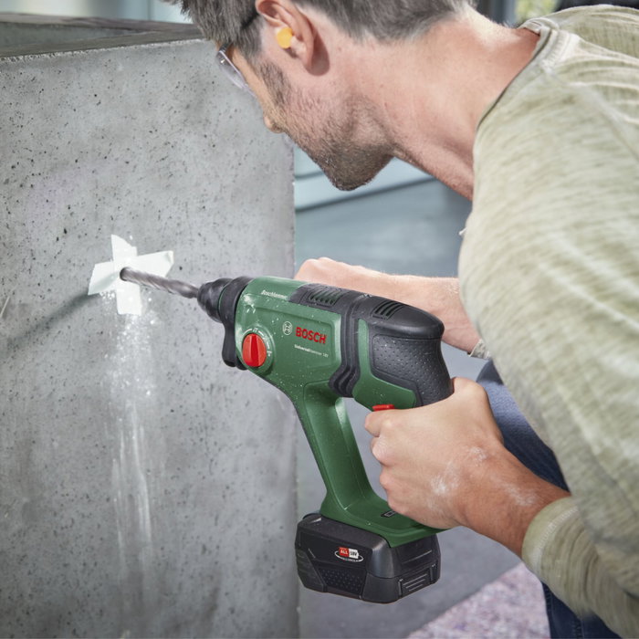 Bosch UniversalHammer 18V (2x2,5 Ah + AL 18V-20) Bosch UniversalHammer 18V (2x2,5 Ah + AL 18V-20)