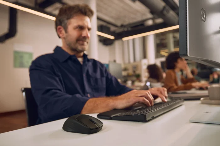 HP Combo Teclado y Ratón Inalámbrico Multidispositivo con Reposamuñecas 580c