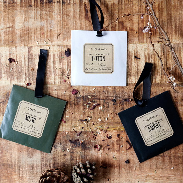 Home Deco Factory Bolsa Perfumada Ambre, Musc Blanc, Fleur de Coton - Decoración Hogar