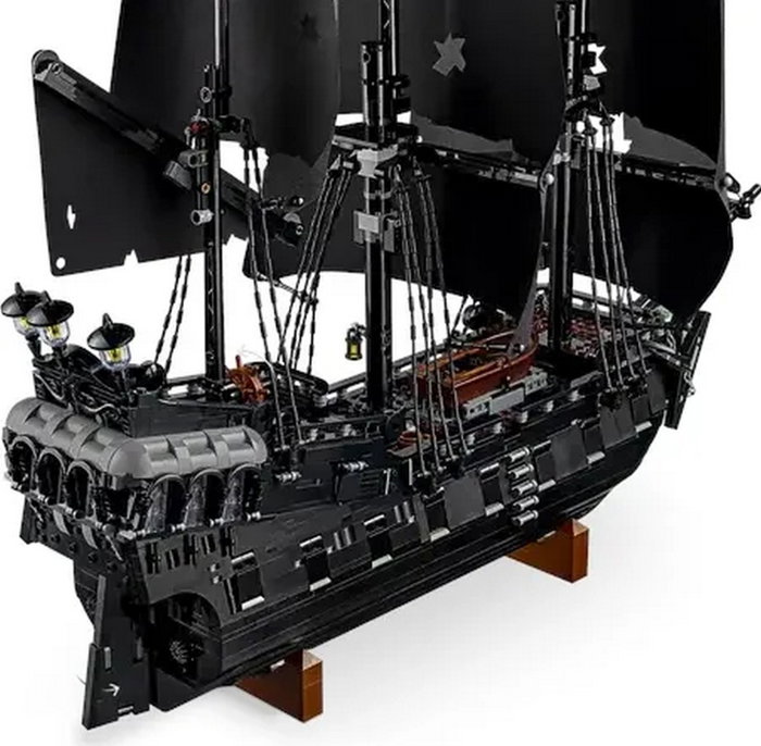 LEGO ICONS 10365 Barco Pirata del Capitán Jack Sparrow
