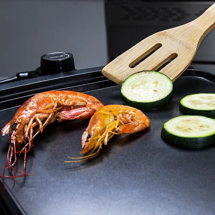 Cecotec 03046 Parrilla Eléctrica Black&Water 2500, Plancha de Asar 2150W 45x25 cm con Revestimiento Daikin, Apta Lavavajillas