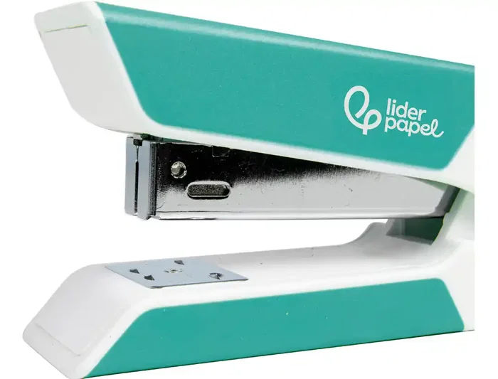 Liderpapel Grapadora Turquesa con Extraegrapas y Caja de 1000 Grapas 26/6, Capacidad 20 Hojas, Plástico con Mecanismo Metálico