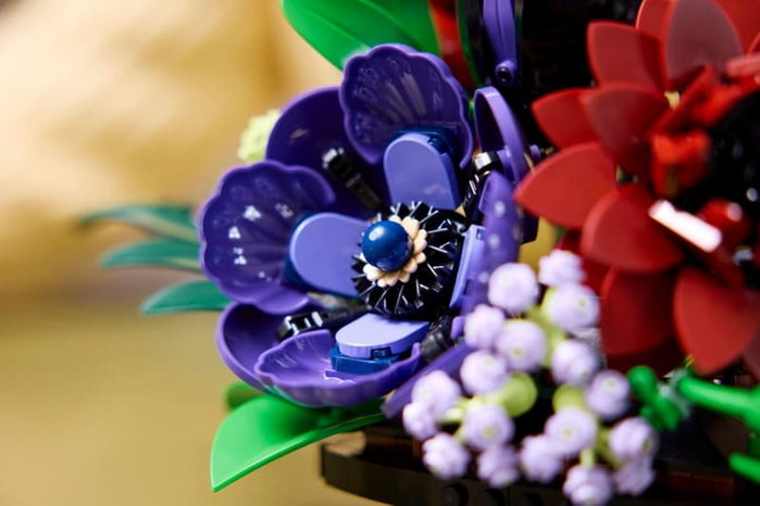 LEGO Botanicals - Dunkles Blumengesteck