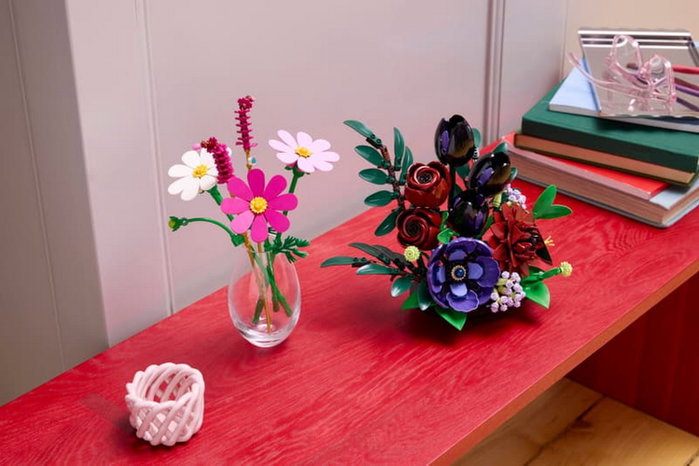 LEGO Botanicals - Dunkles Blumengesteck