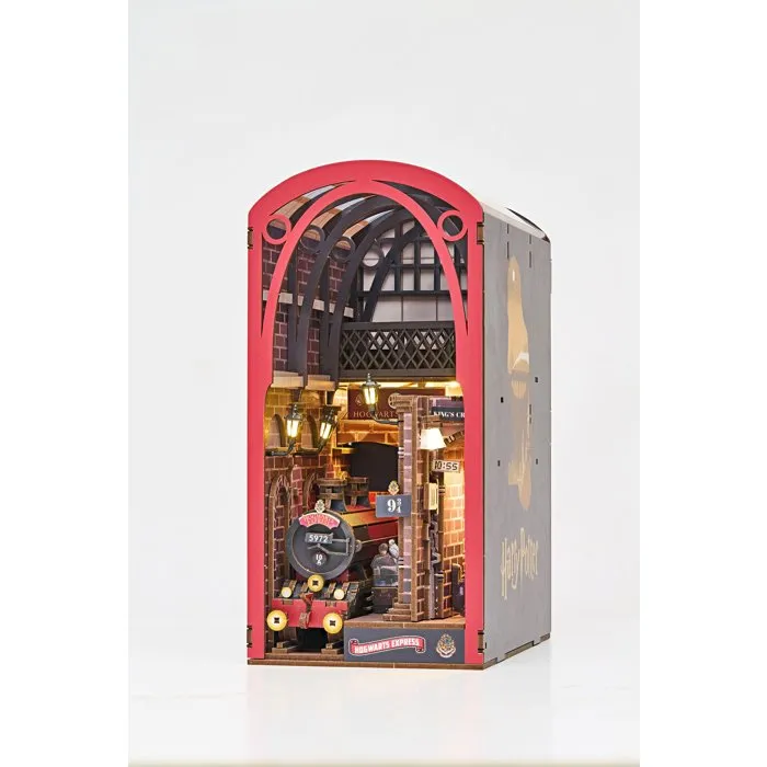 Revell REV4009803005454 - Book Nook Kit de Bricolaje 3D, sujetalibros Tiny Adventures Harry Potter El Expreso de Hogwarts con LED