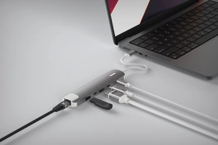 LINQ LQ49061 Hub/Docking USB-C 6 en 1 Pro (140W) - 1xHDMI 4K@60Hz, 1xUSB-C PD 140W, 1xUSB-A 10Gbps, 2xUSB-C 10Gbps, Ethernet 2.5Gbps - Color Gris/Blanco