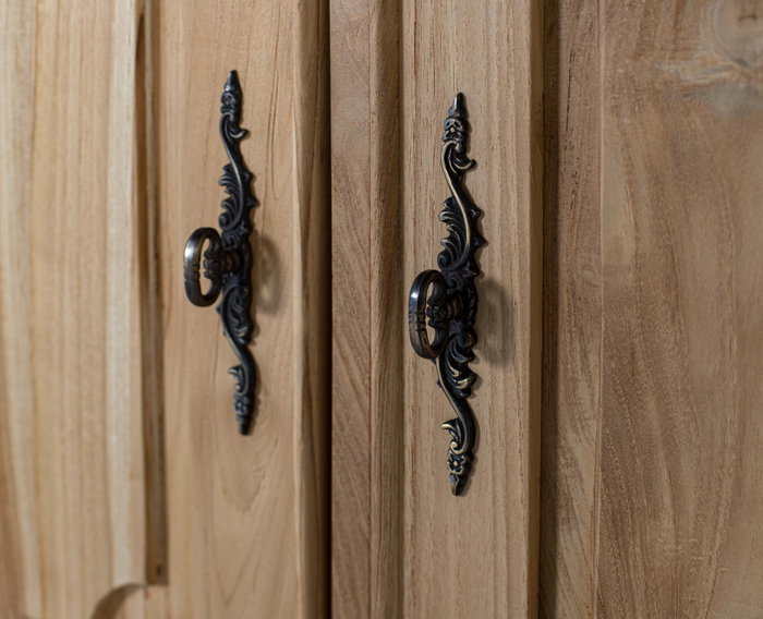 GINER Y COLOMER Aparador de madera de teca con 2 puertas y 2 baldas GINER Y COLOMER Aparador de madera de teca con 2 puertas y 2 baldas