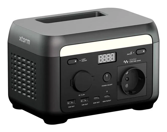 Xtorm XP2W200 Estación de energía portátil 200W, Batería LiFePo4 4000mAh 102.4Wh, Salida AC, 2 Puertos USB-A, Carga rápida 65W USB-C, Pantalla LCD, Peso 2kg