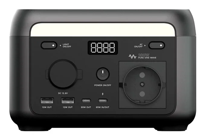 Xtorm XP2W200 Estación de energía portátil 200W, Batería LiFePo4 4000mAh 102.4Wh, Salida AC, 2 Puertos USB-A, Carga rápida 65W USB-C, Pantalla LCD, Peso 2kg